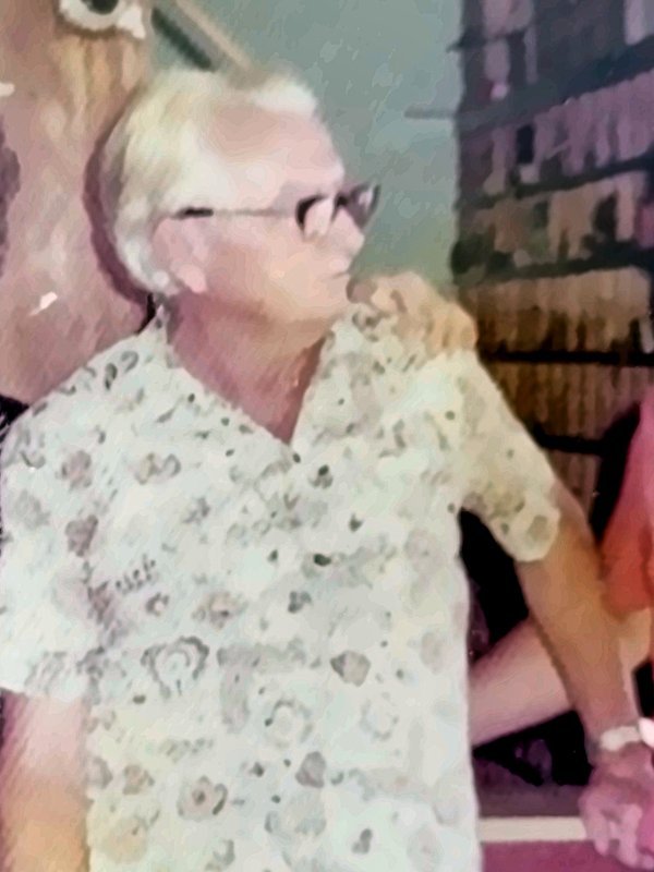 Retrato do acervo da família Wendling: homem de cabelos brancos e óculos, camisa estampada